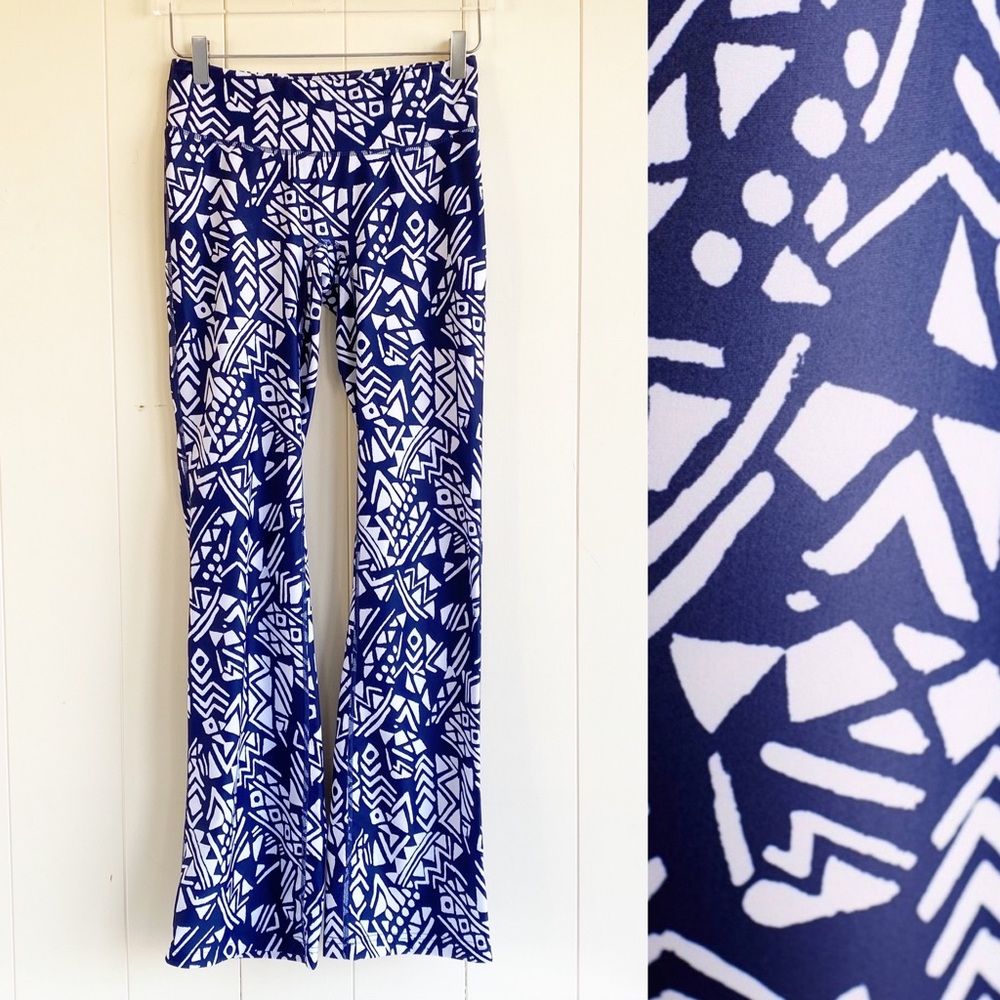Prismsport Yoga Flare Leggings Primitive Print Navy White Size Medium